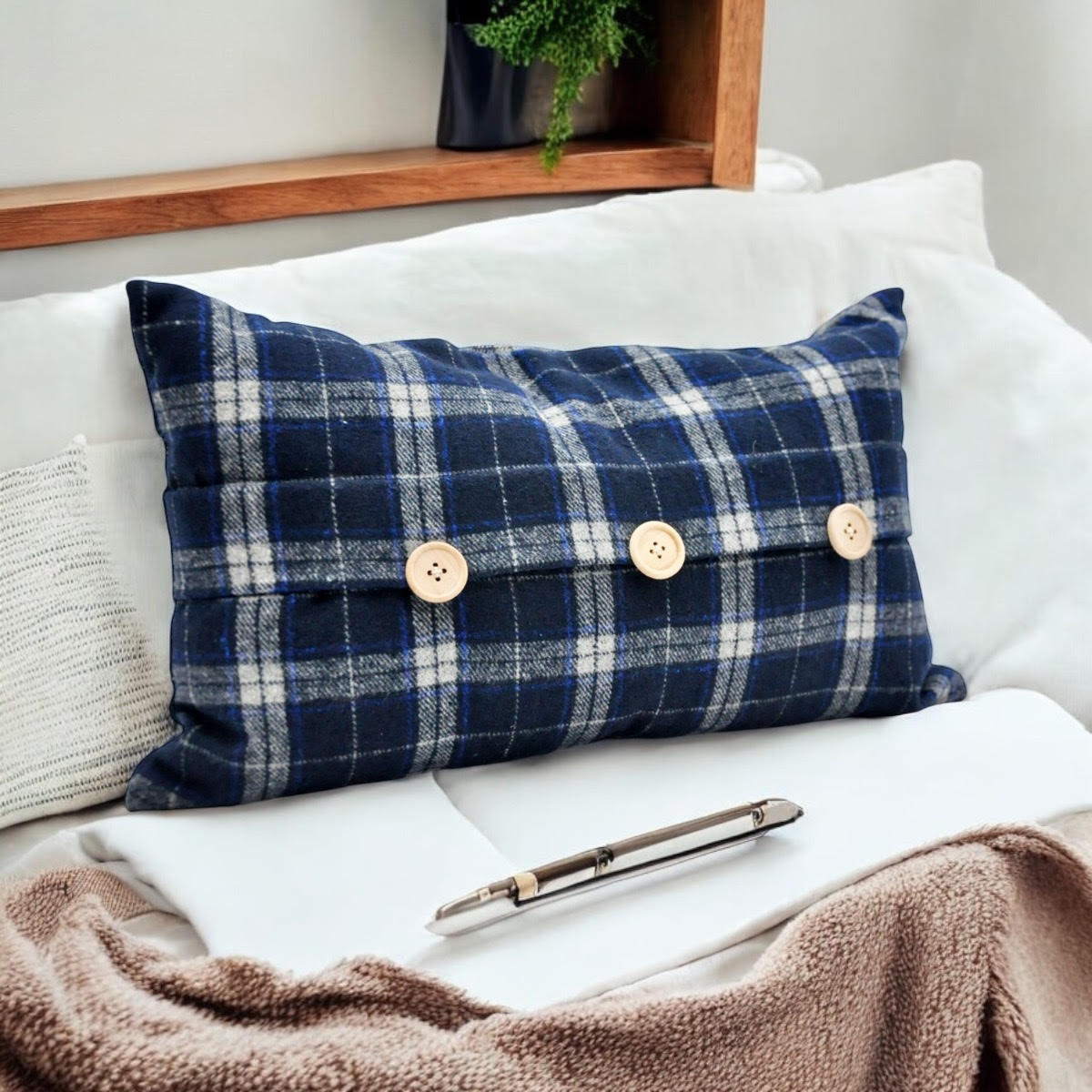 30 X 50CM BLUE VELVET CUSHION COVER ONLY 30 X 50CM BLUE VELVET CUSHION COVER ONLY - Image 4
