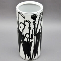18 Inch Round Black and White Umbrella Stand